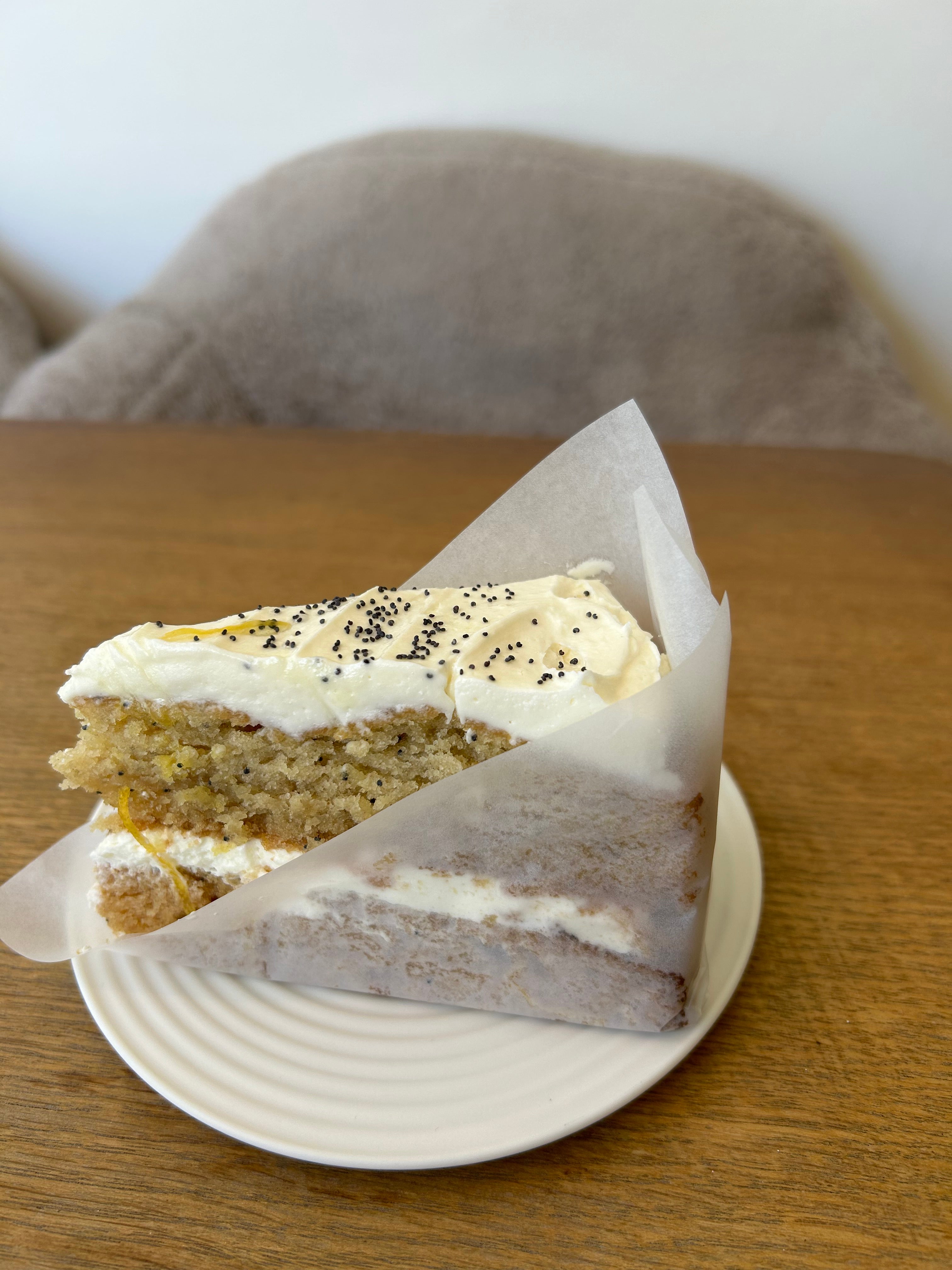 Vegan lemon poppyseed cake