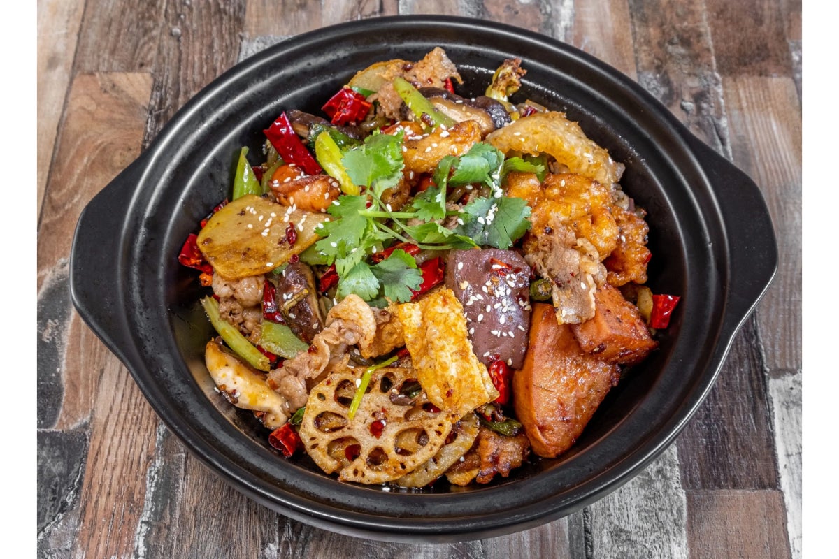 Special hot and spicy vegetarian platter 麻辣斋品香锅（素）