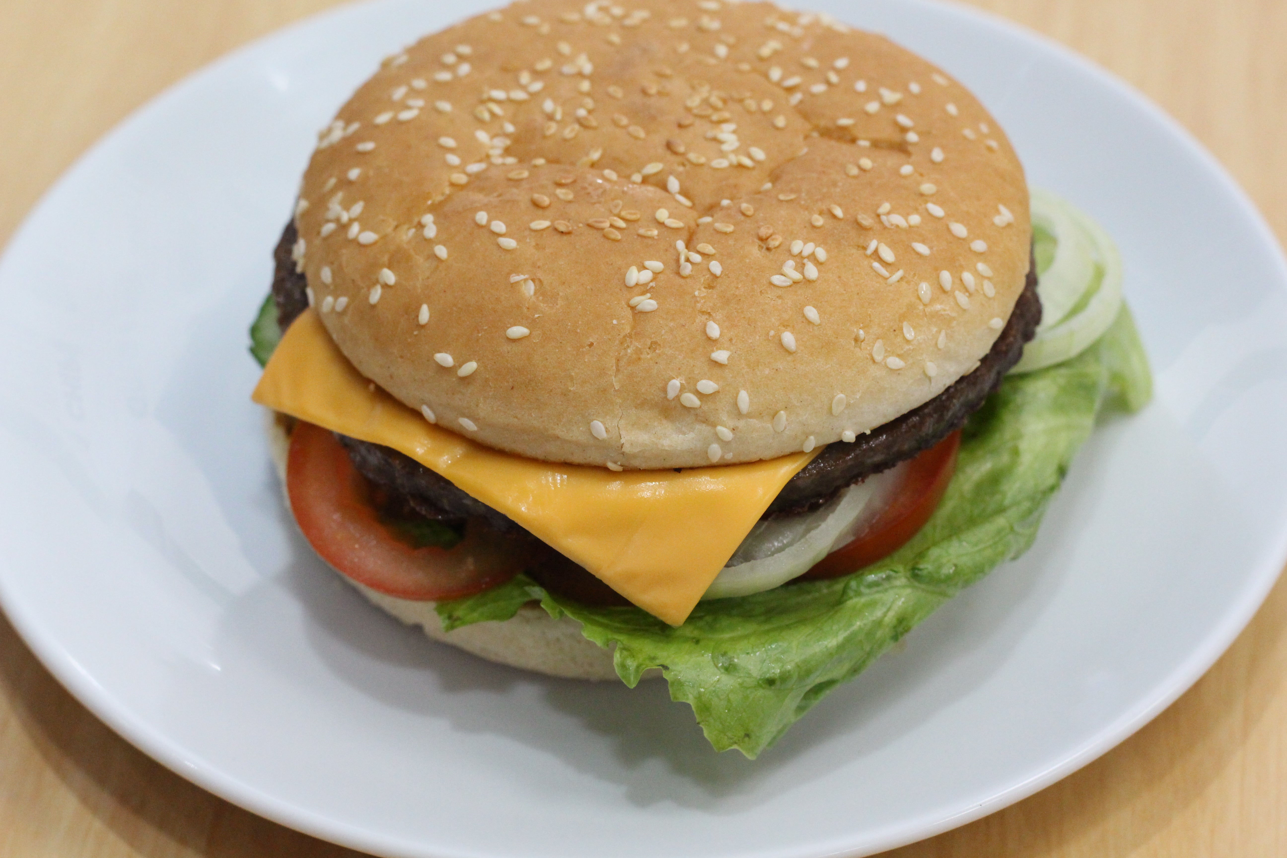 Half Pounder Cheeseburger