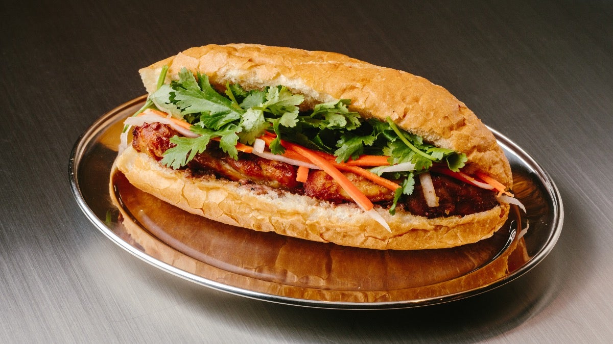 Bánh Mì Thịt Gà Nướng