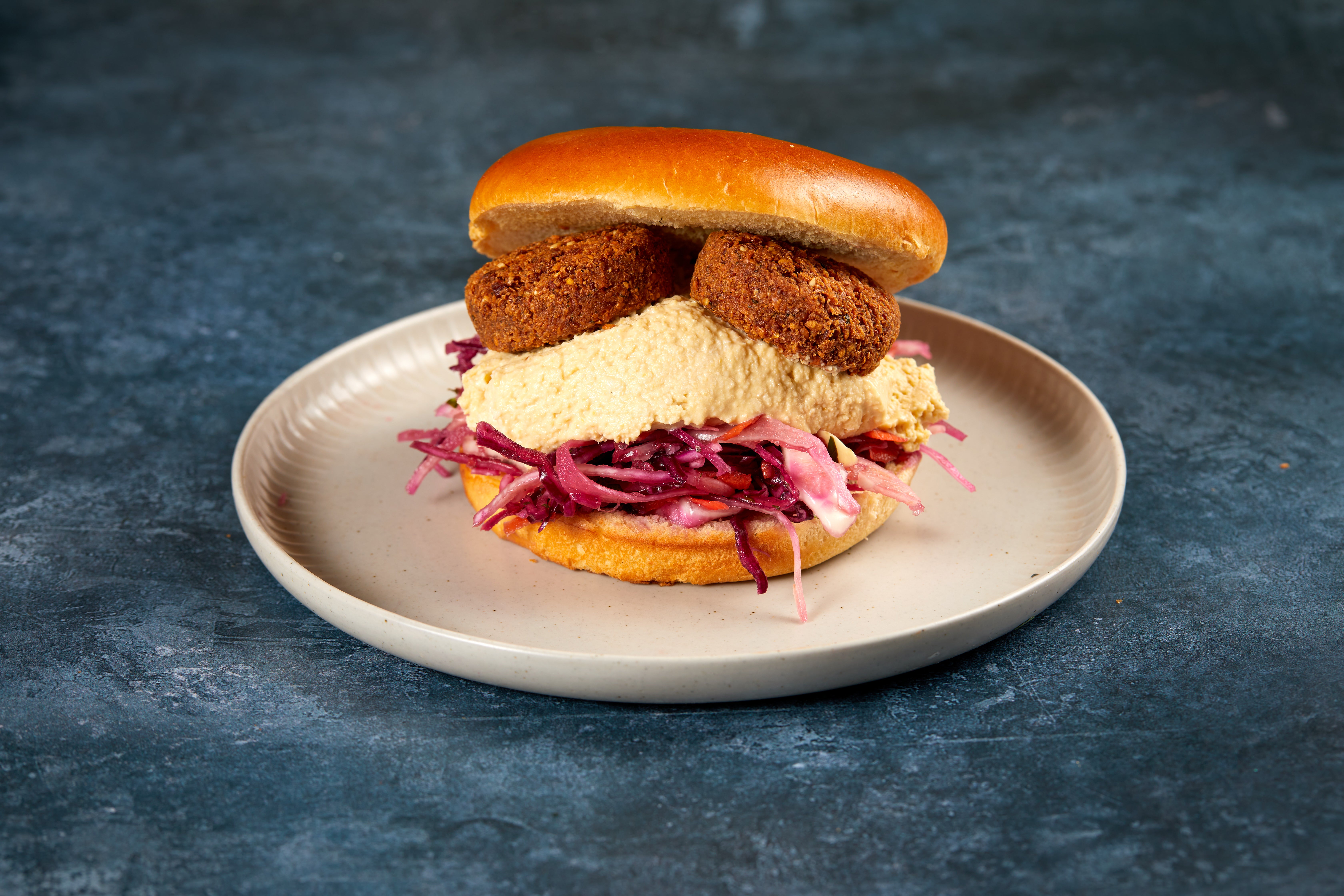 Falafel & Hummus Burger (v) ��