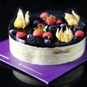 Vanilla Mix Berries Cake