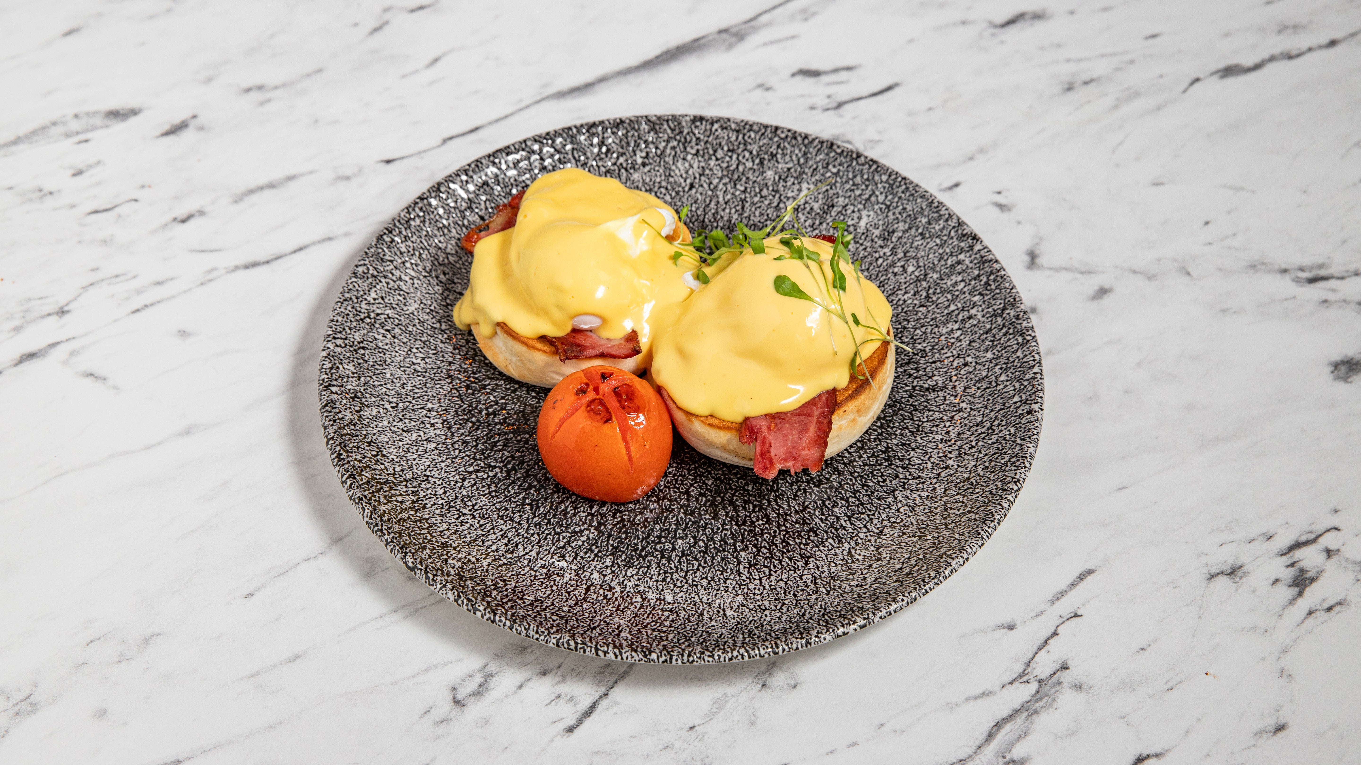 Eggs Benedict (H)