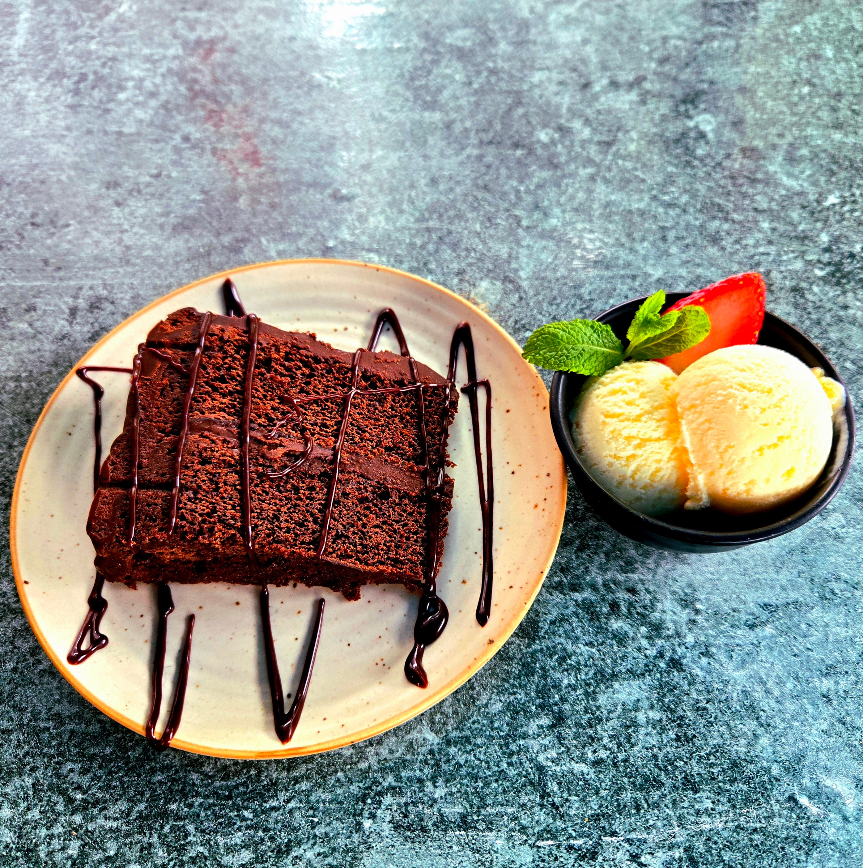 Chocolate Fudge Cake (Vegan) चॉकलेट केक