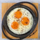 Eggs Sunny Side Up بيض عيون