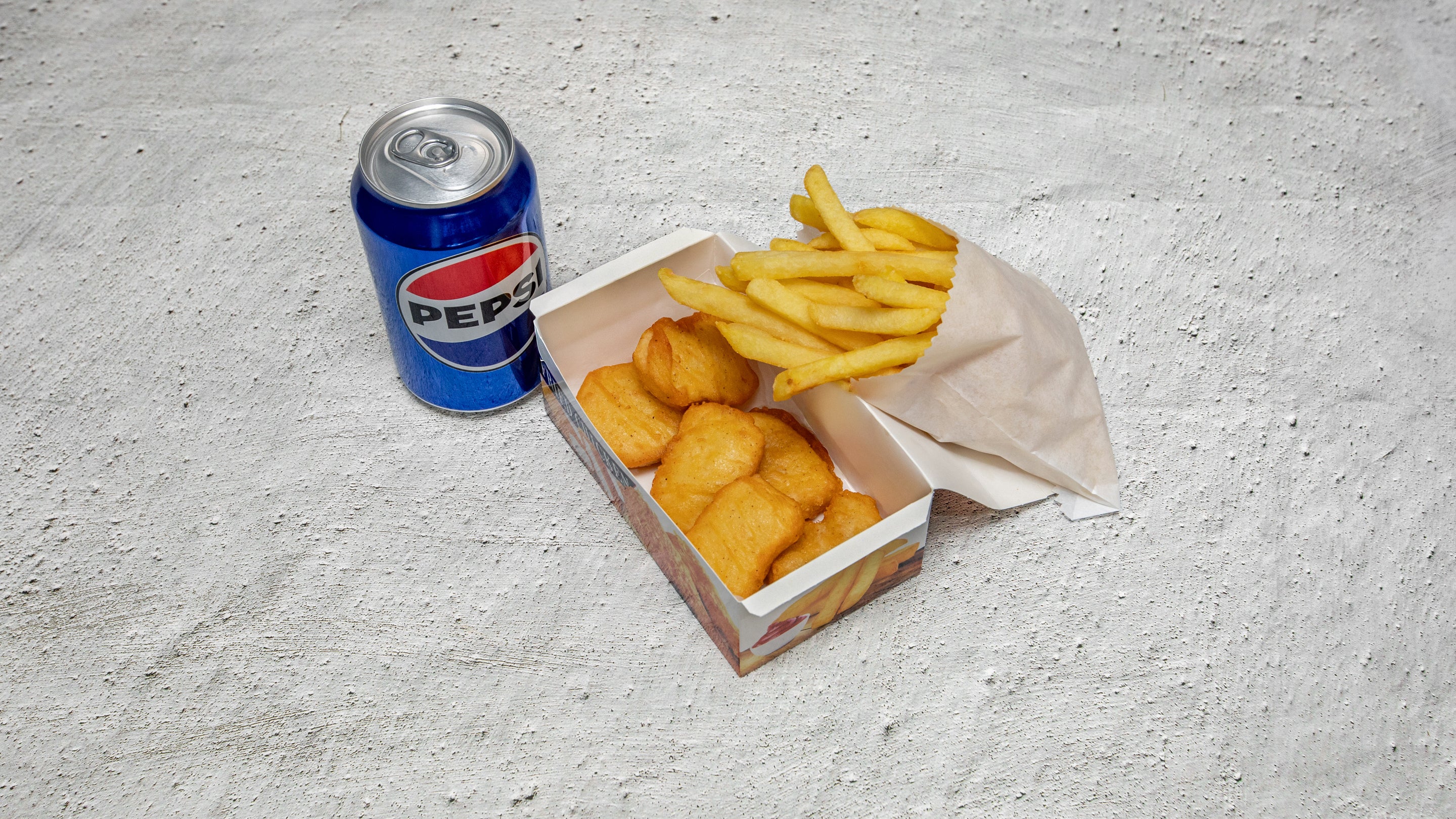5 Chicken Nuggets, Fries and Drink