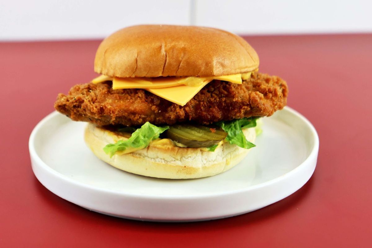 �� The Cluckin Chicken Burger ��