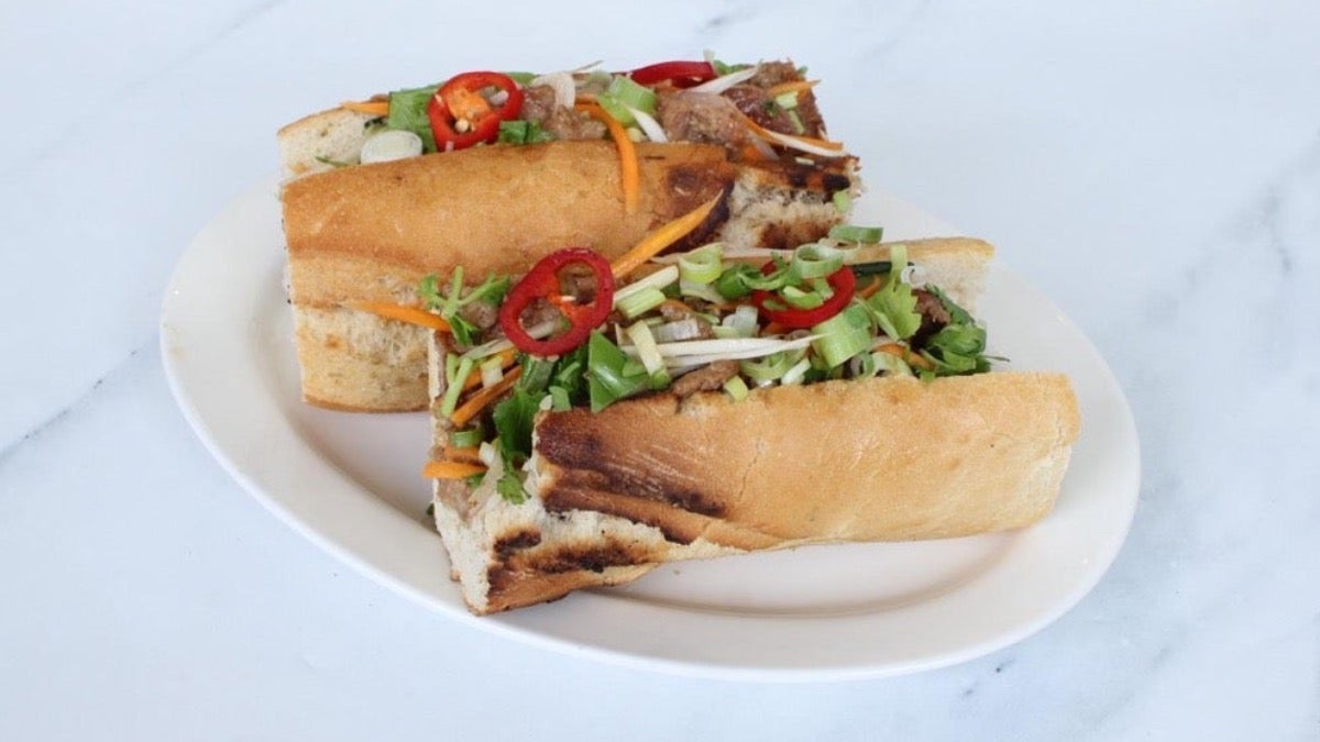 Grilled Lemongrass Pork 香茅猪排包