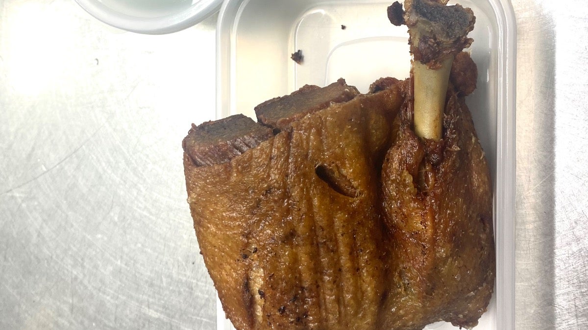 17. Aromatic Crispy Duck 香酥鸭