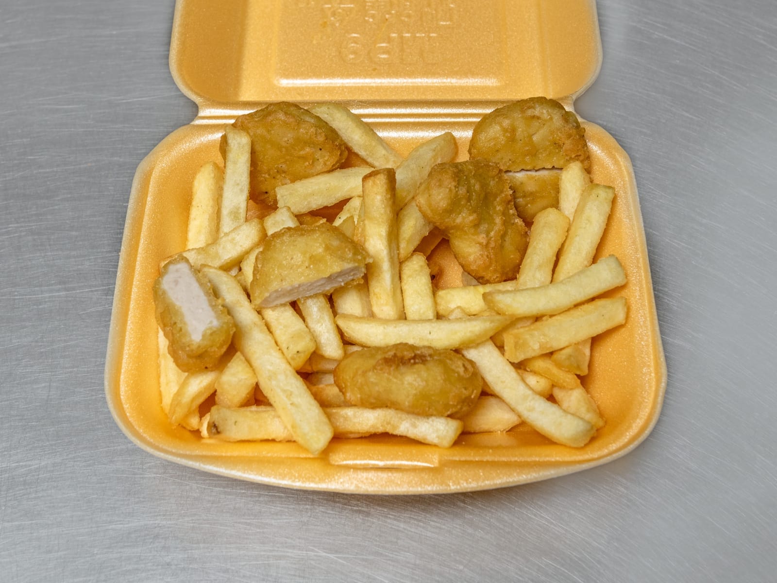 Chicken Nuggets (6 Pieces) with Chips