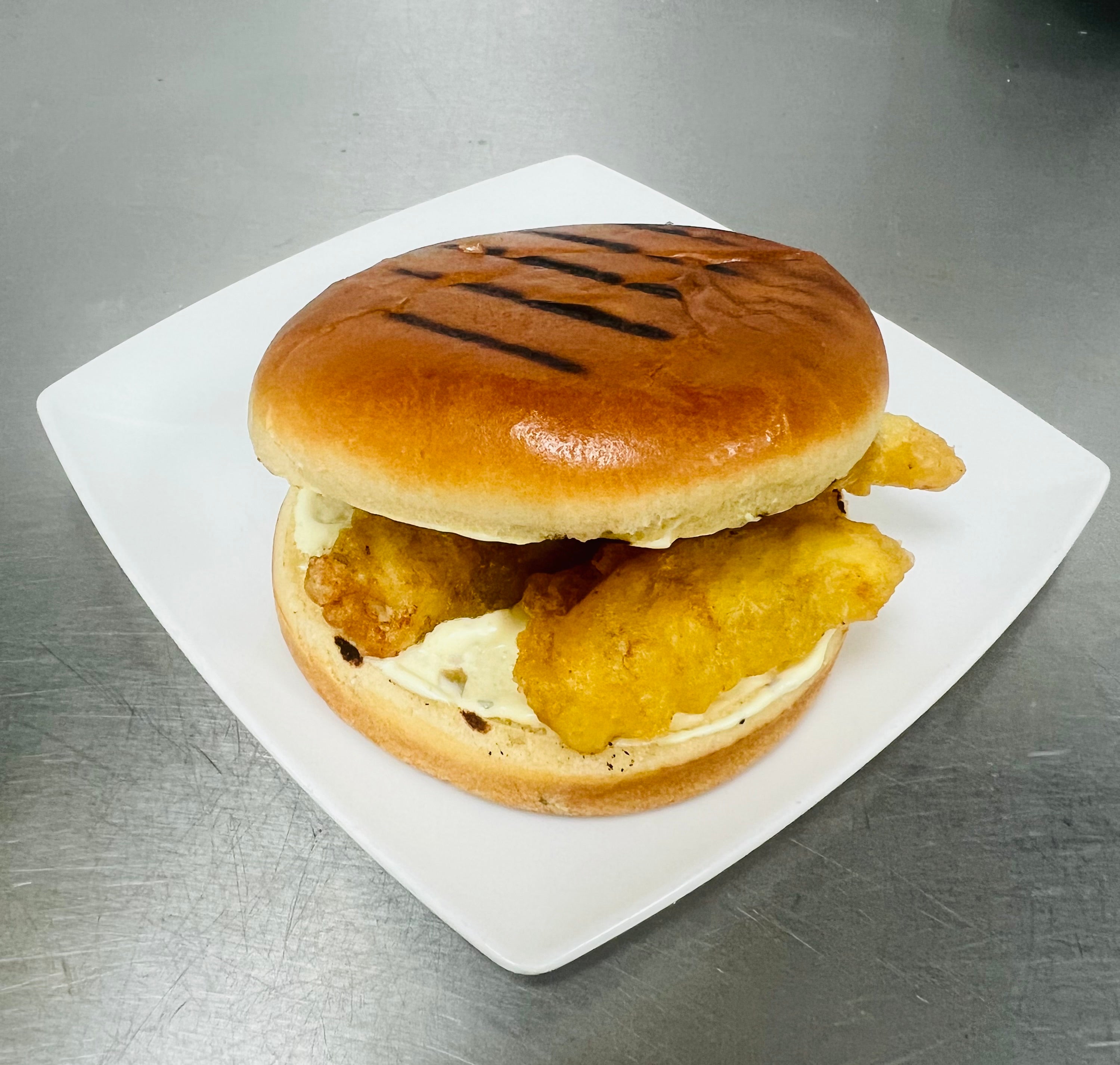 Fish burger tartare sauce