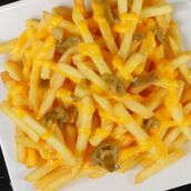 fries topped with cheese and Chilli