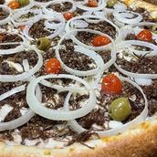Dry Meat With Onions Pizza