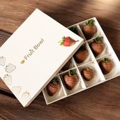 12 Pieces Strawberry Dipped In Dark Choclate