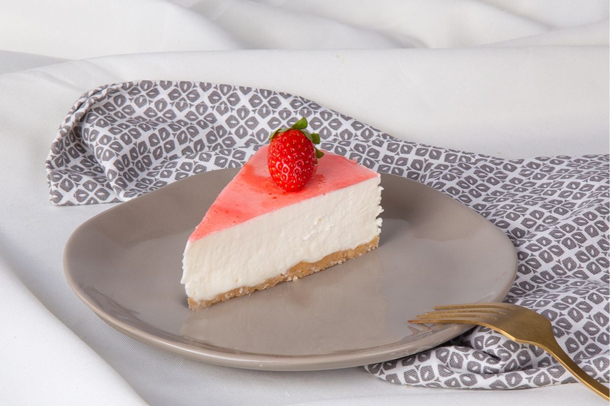Wild berry cheescake slice