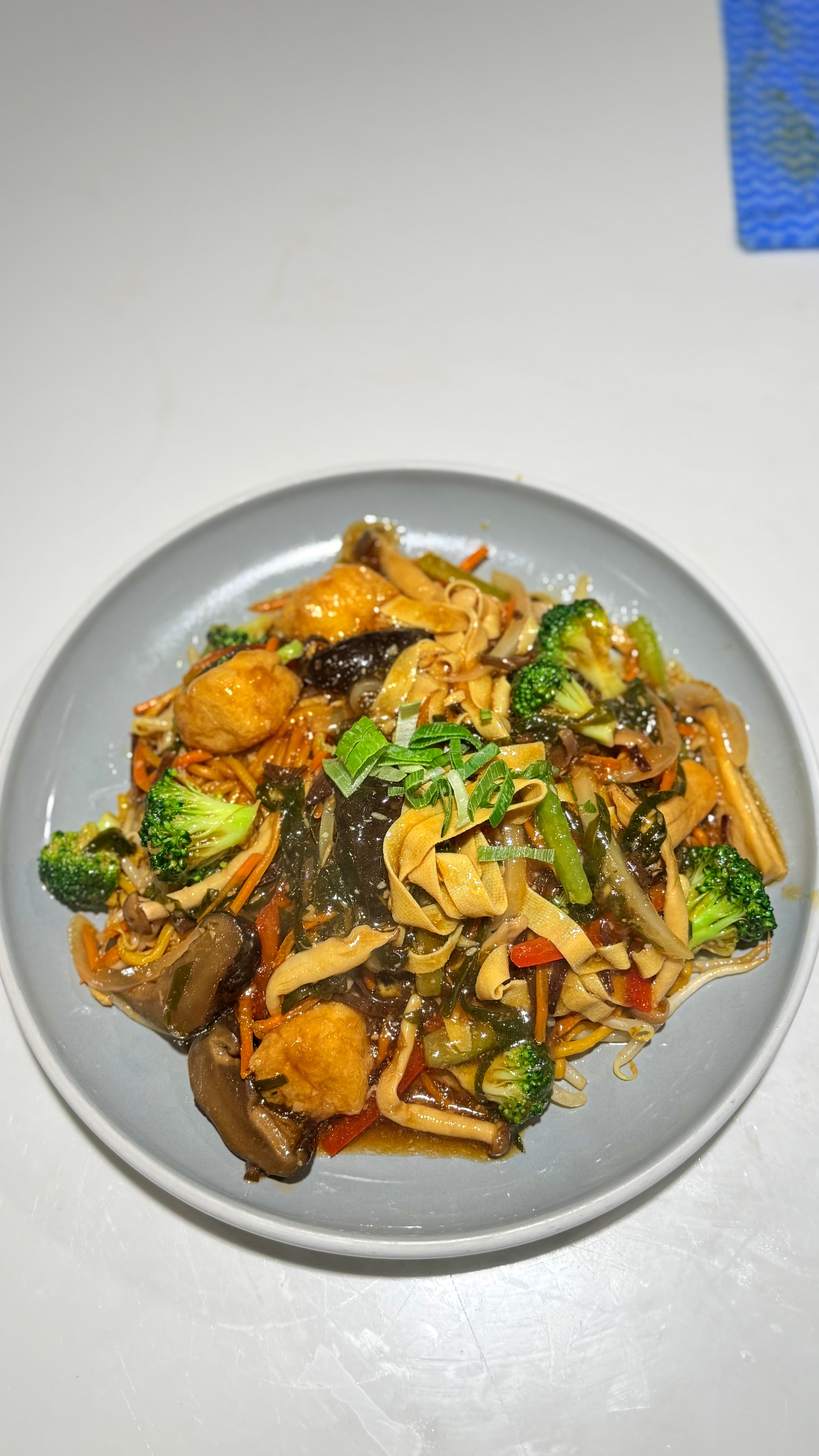 Spicy Cold Noodles with Mixed Vegetables (V)罗汉斋凉面
