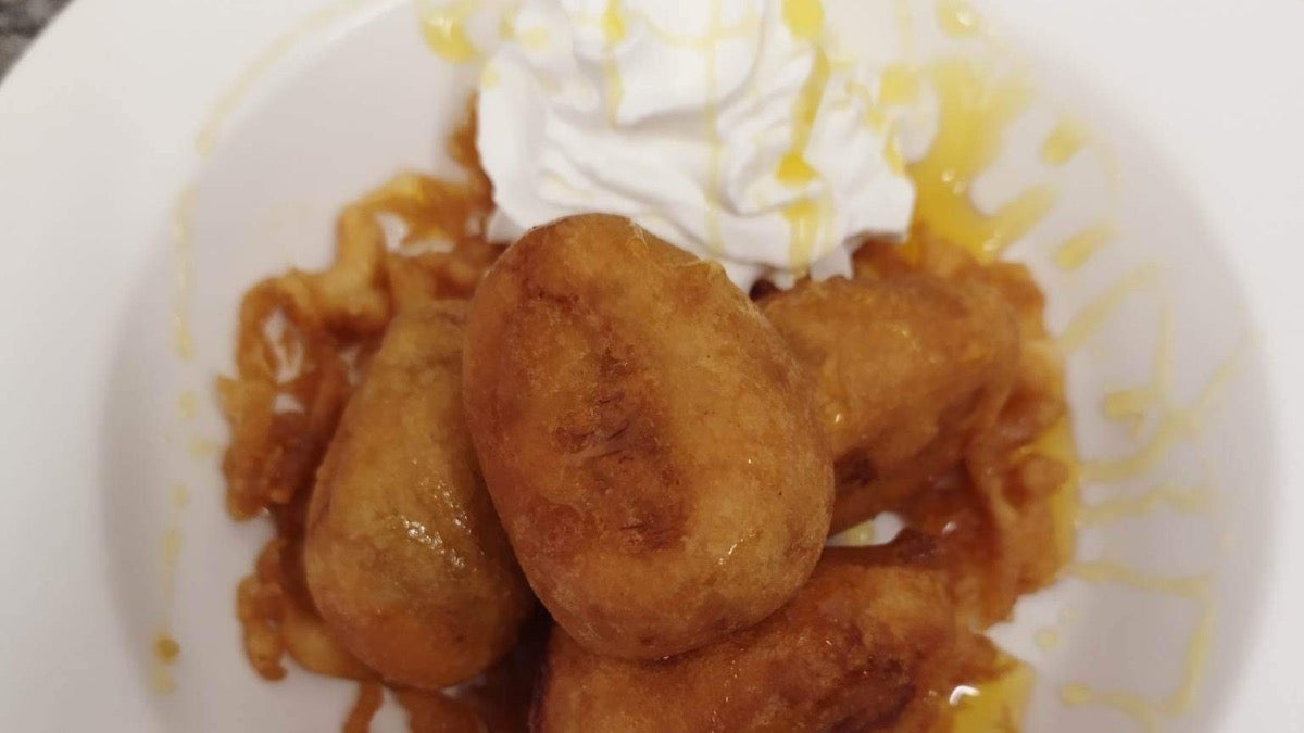 Banana Fritters with Syrup and Cream 炸香蕉配糖膠忌廉