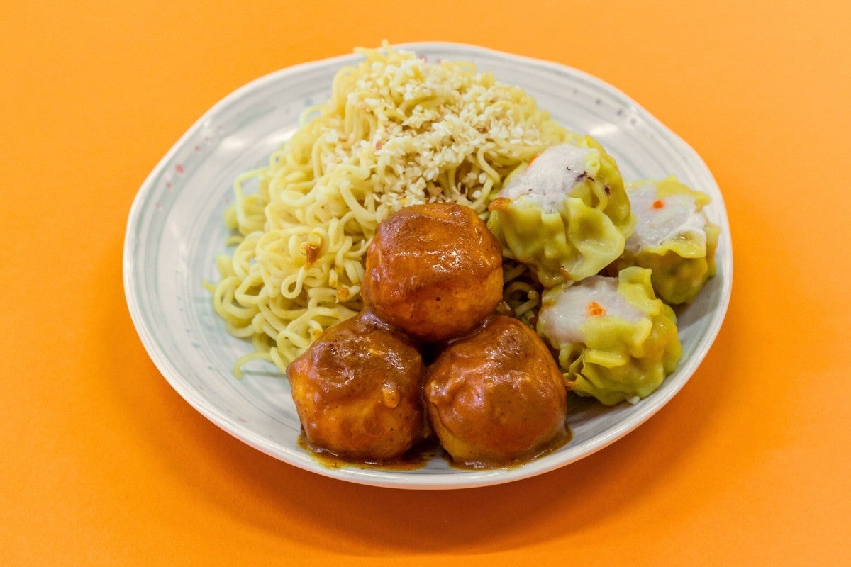 Mixed Noddles with Fishball or Pork Dumpling 魚蛋燒賣撈麵