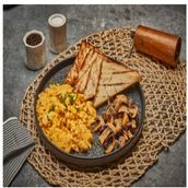 Scrambled Eggs With Bread