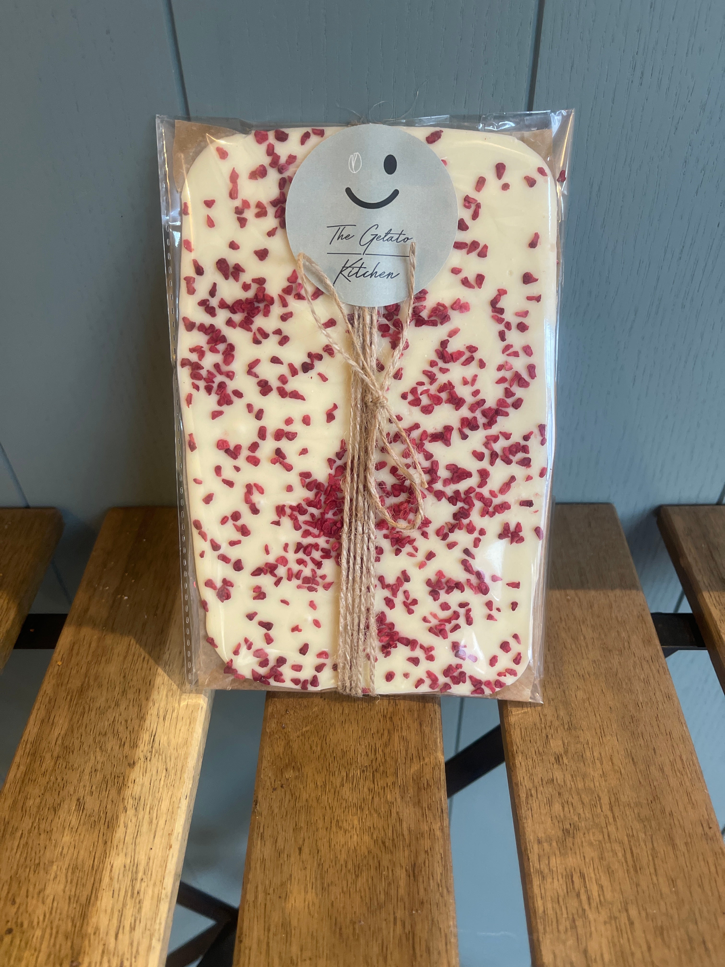 White chocolate and freeze dried raspberry slab 150gr