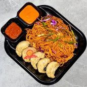 Chowmein & Momo Combo (Chicken)