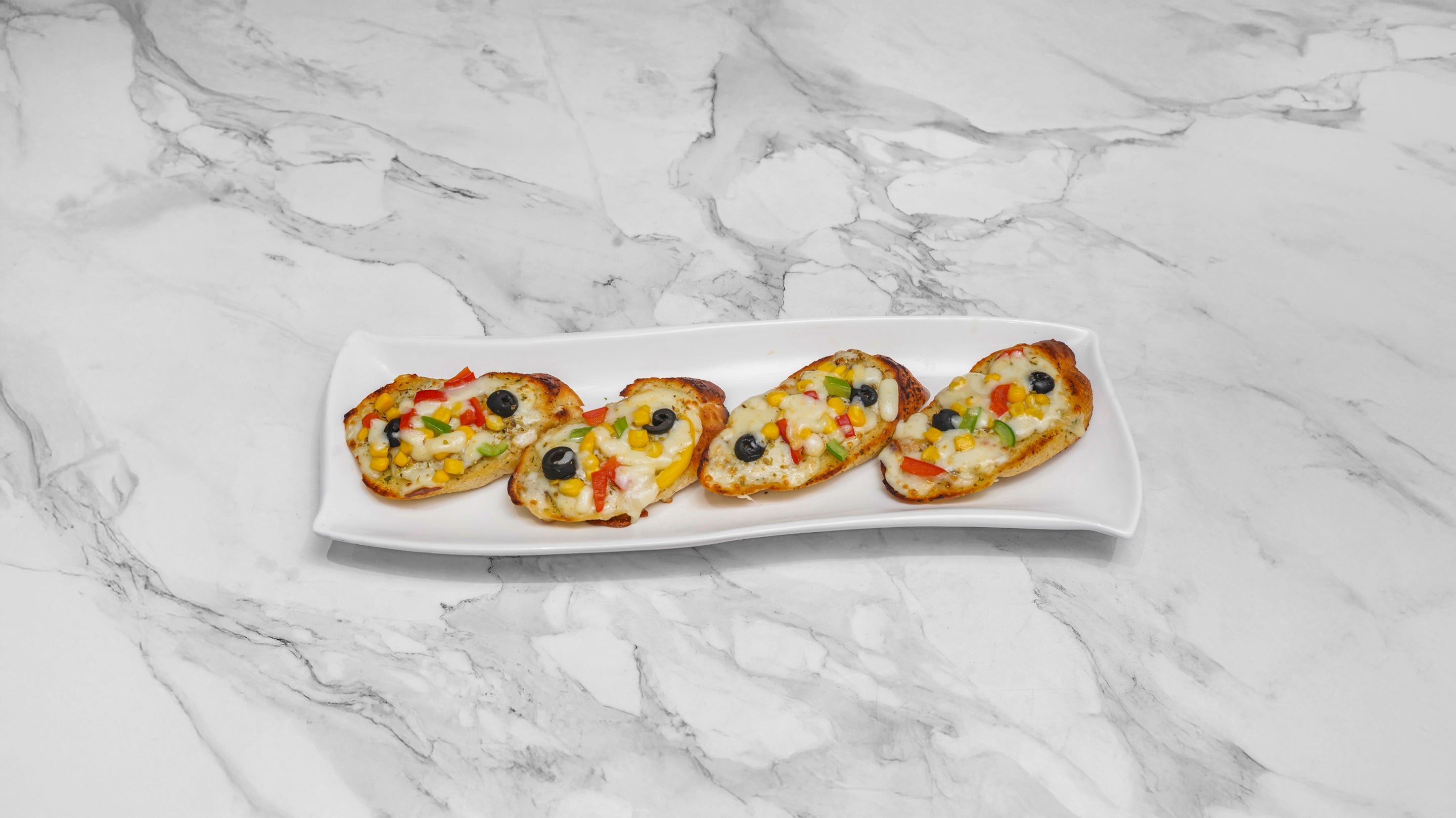 Garlic Bread - 4 Pieces, Cheese, and  1 Toppings