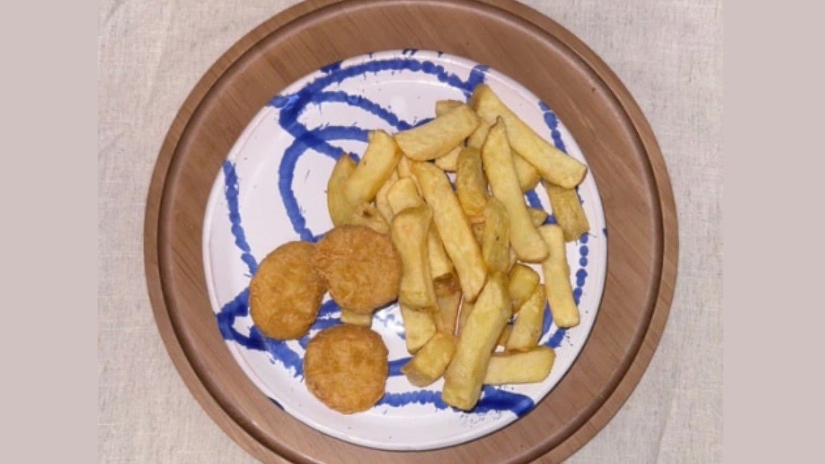 Kid's Chicken Nuggets and Chips
