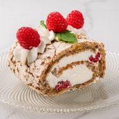 Meringue Roll With Pistachio 1 Pcs