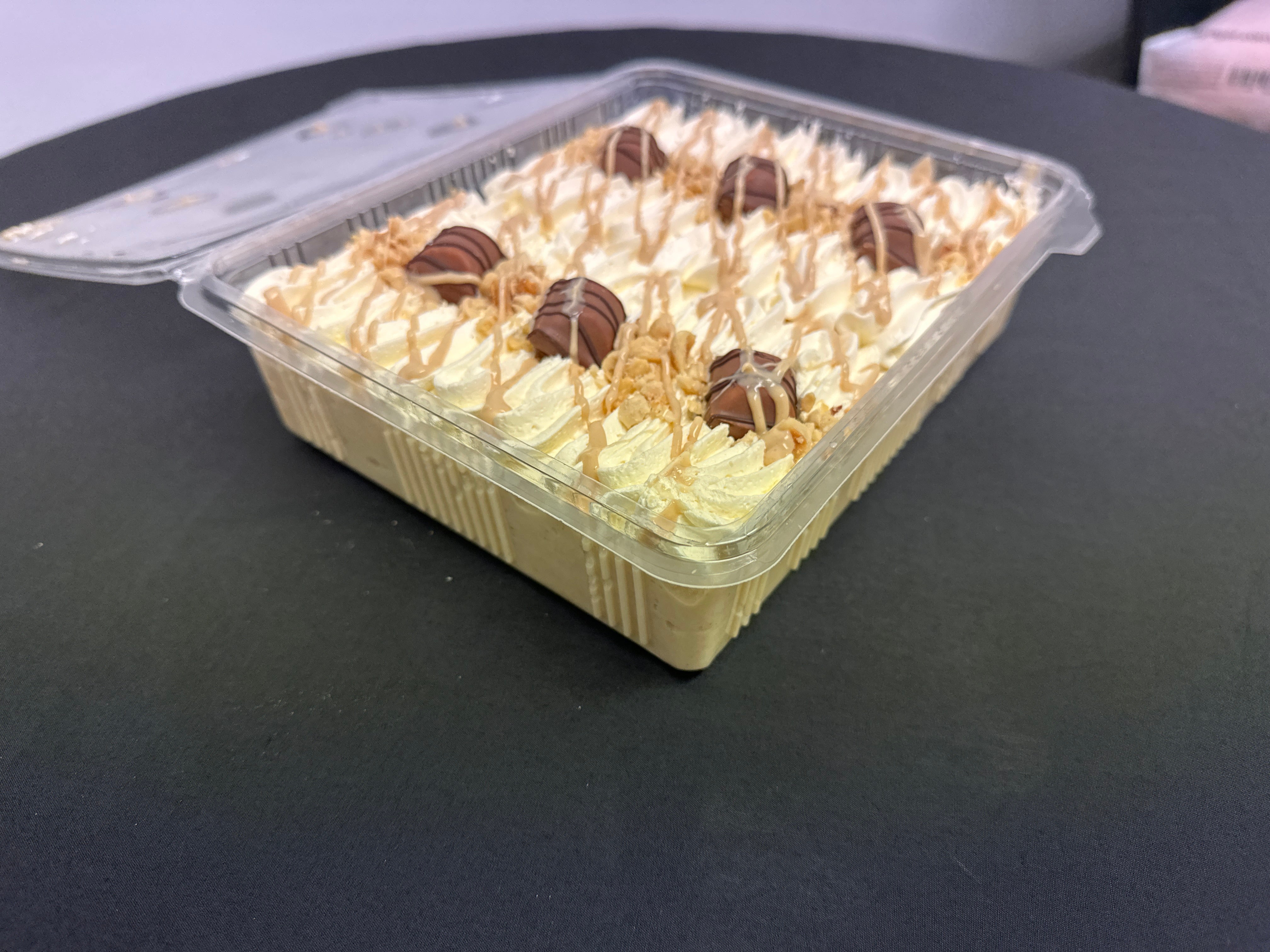Kinder Bueno Milk Cake - Tray