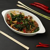 Stir Fried Garlic Hot Basil Beef ผัดกะเพราเนื้อ