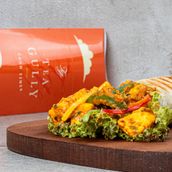 Tea And Paneer Makhani Roll Combo 