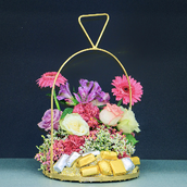 Fresh Rose Bouquet With Pink Chocolate