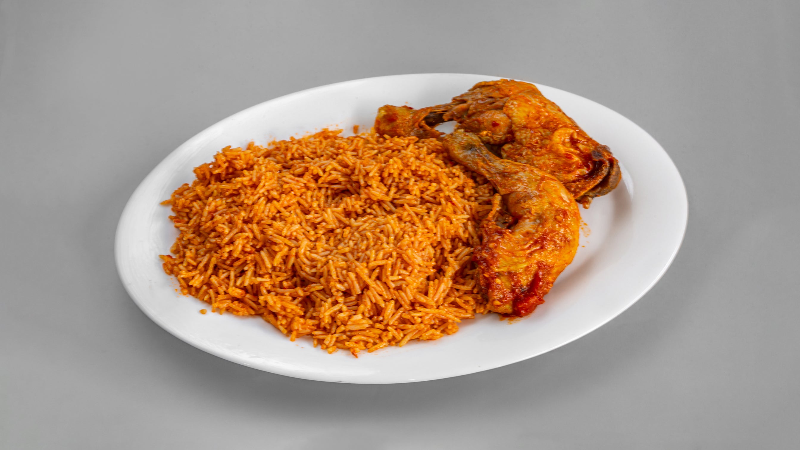 Jollof rice with 2 Piece Fried chicken