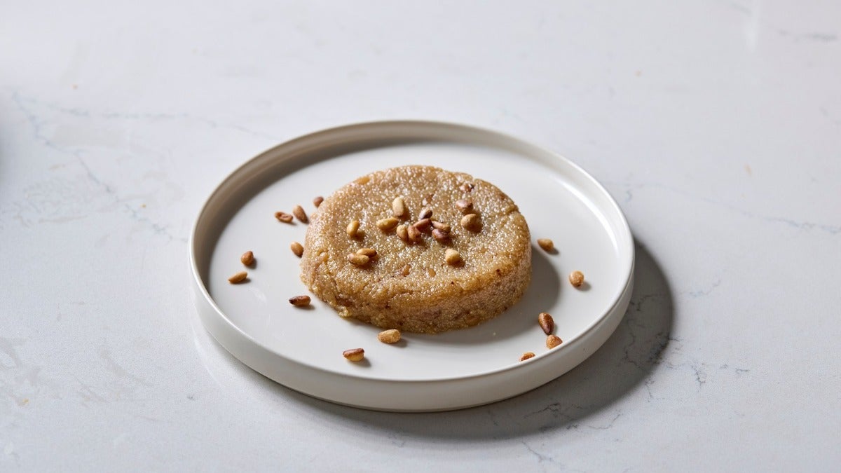 Semolina Desert w/ Pinenuts - İrmik Helvası
