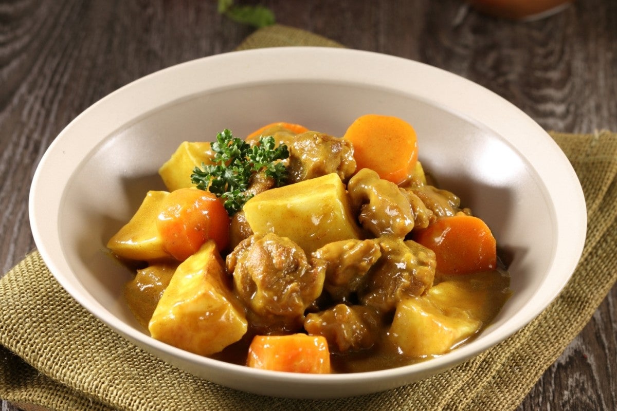 Classic Chicken Curry (Served with rice & Soy Braised Egg )經典咖喱嫩雞飯