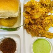 Vada Pav With Kanda Bhaji