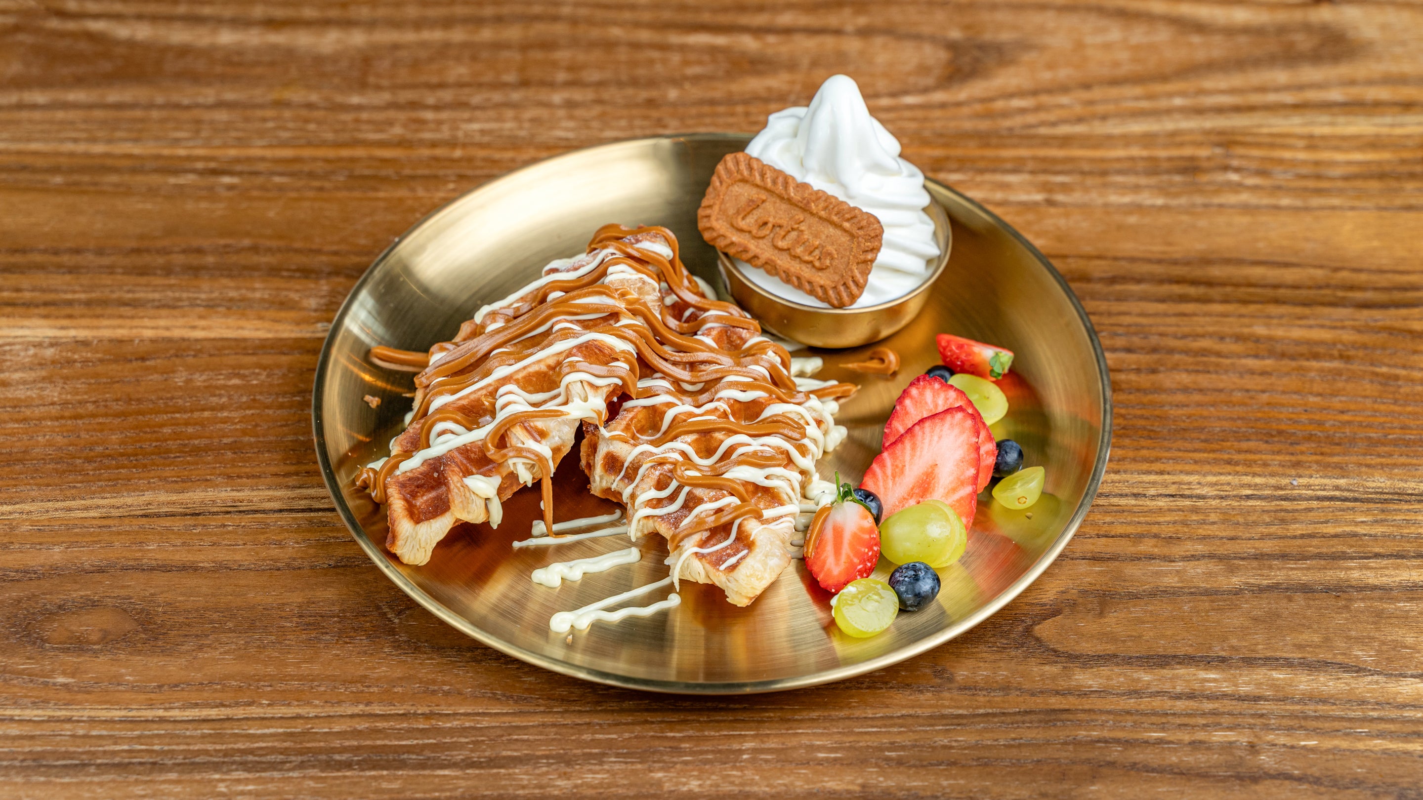 Biscoff + White choco Croffle