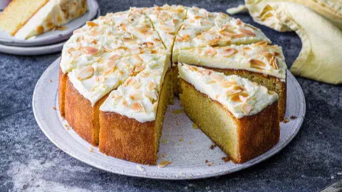 Gluten Free Lemon & Polenta Cake