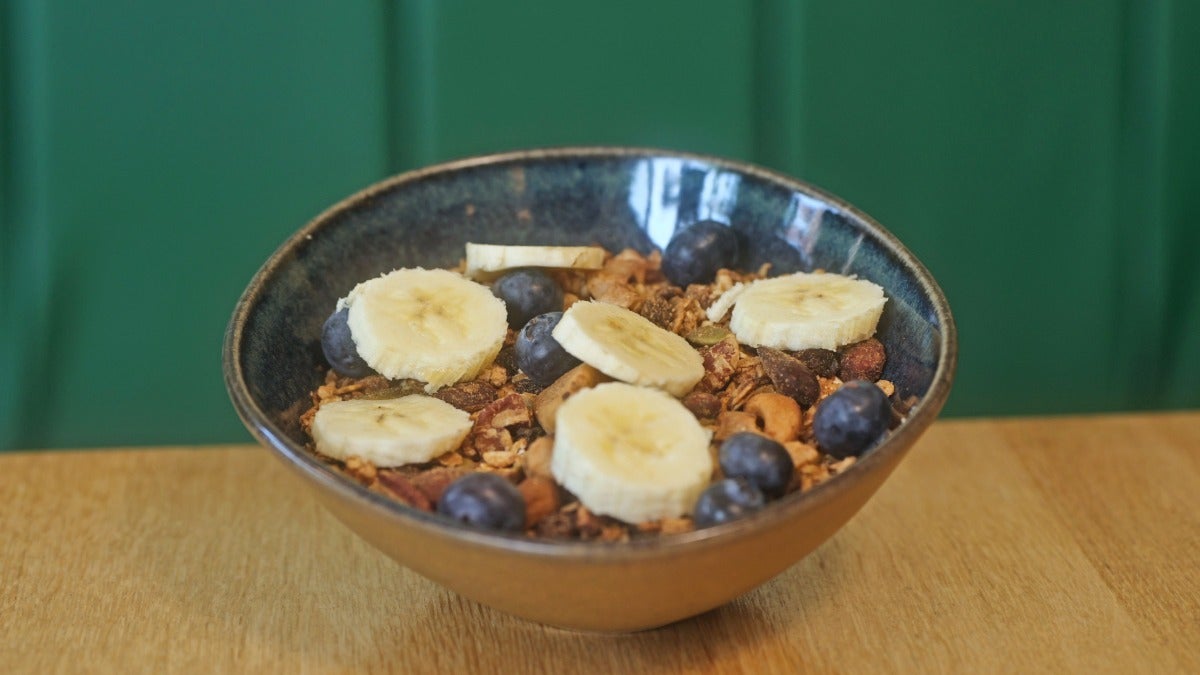 Yogurt & Nutty Granola with Fresh Fruit (v)