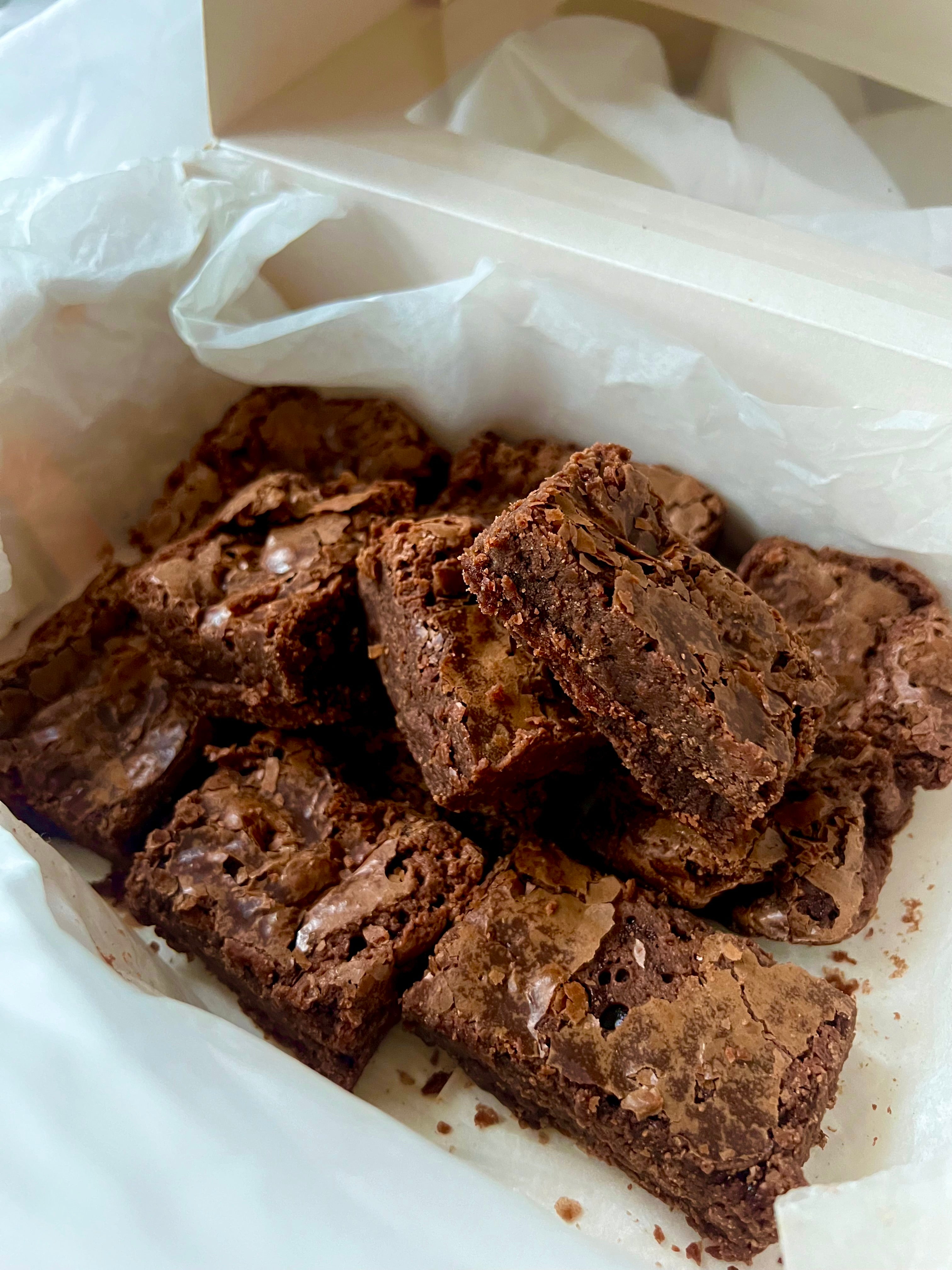 Box of 12 Fudgy Brownies