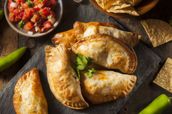 Empanadas Con Aji O Pico De Gallo 3 Pcs