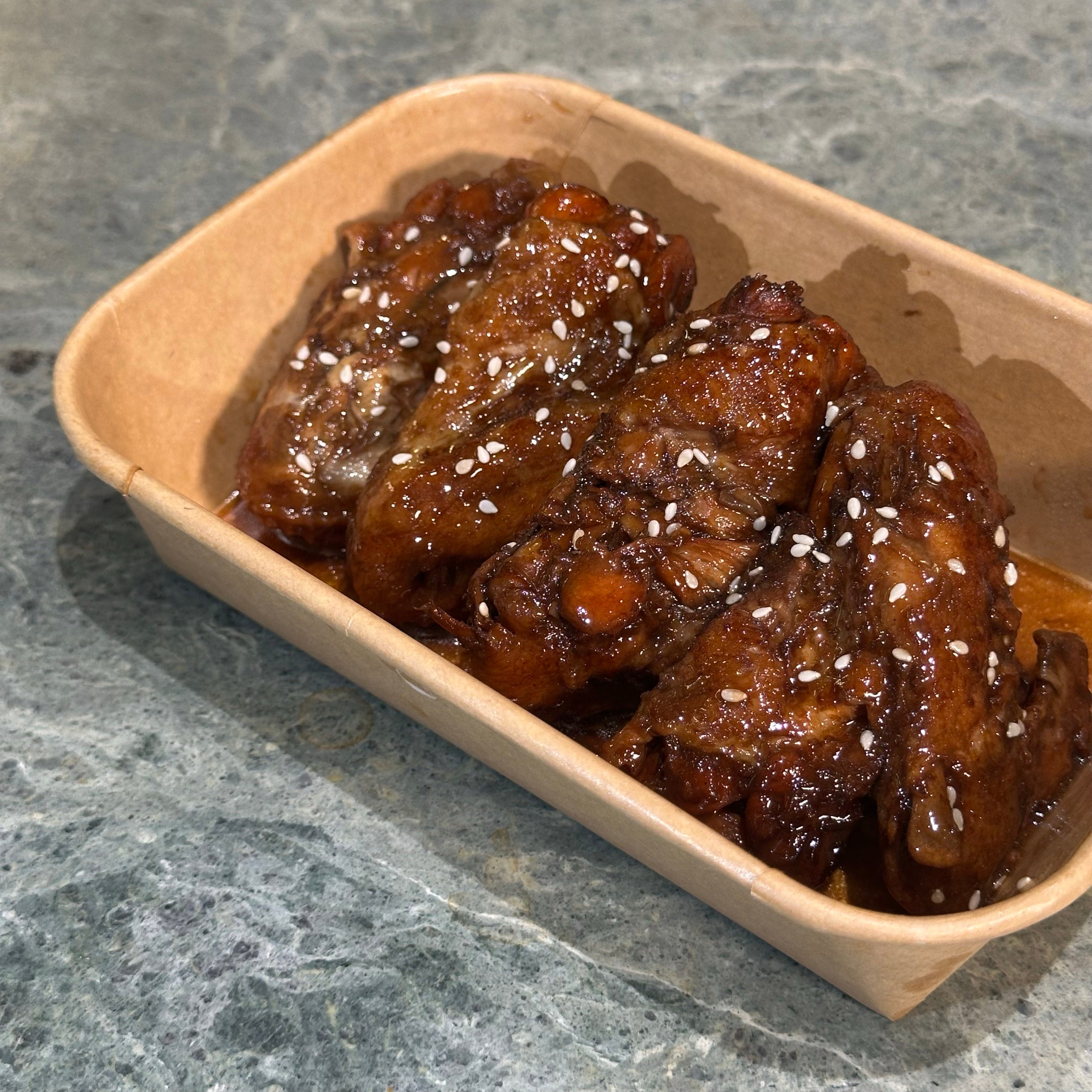 家常可乐鸡翼 Home-made Cola Honey Glazed Chicken Wings (2/4pcs)
