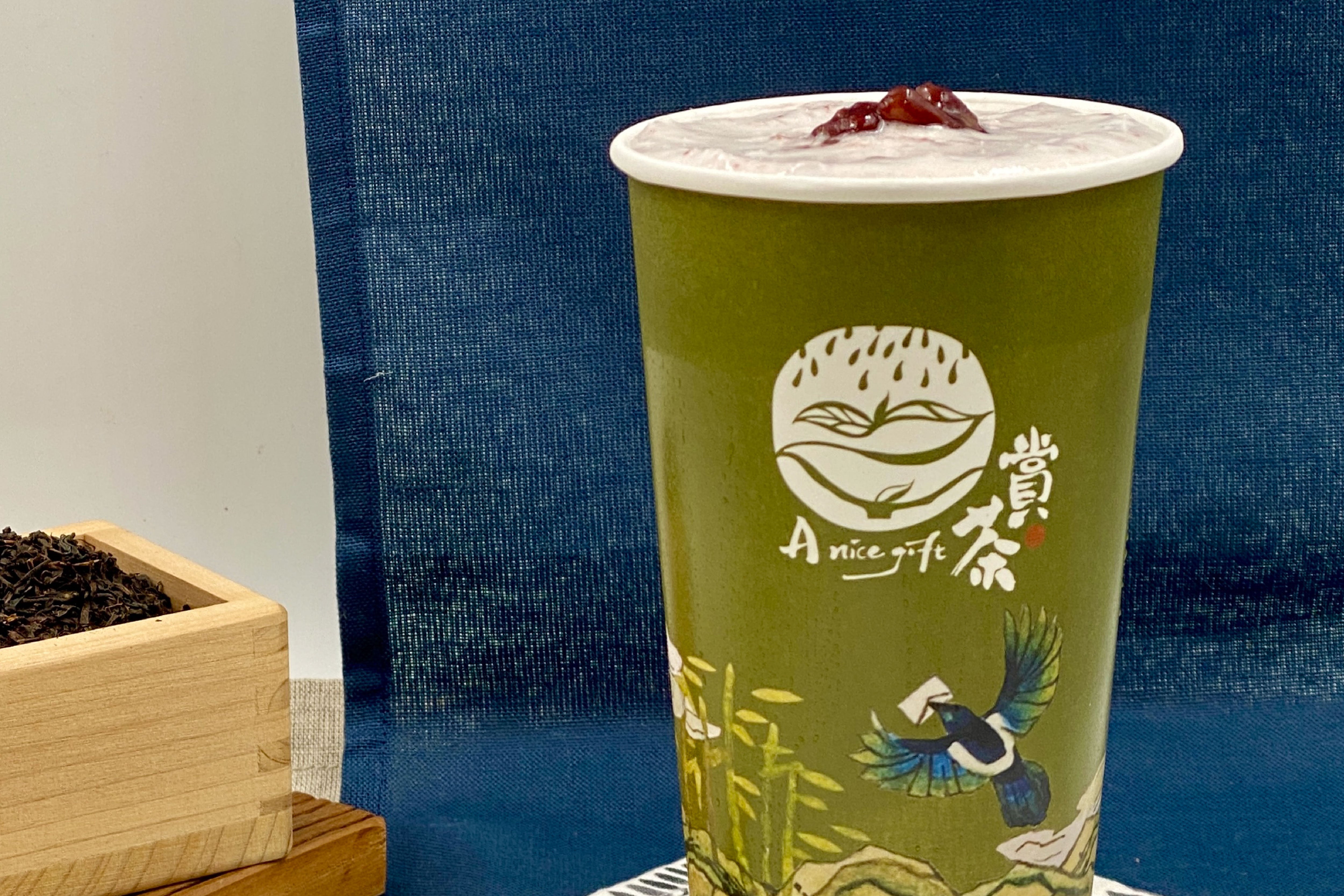 Deluxe Black Milk Tea with Red Beans (Bubble Tea)