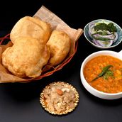 Puri Sabji with Halwa