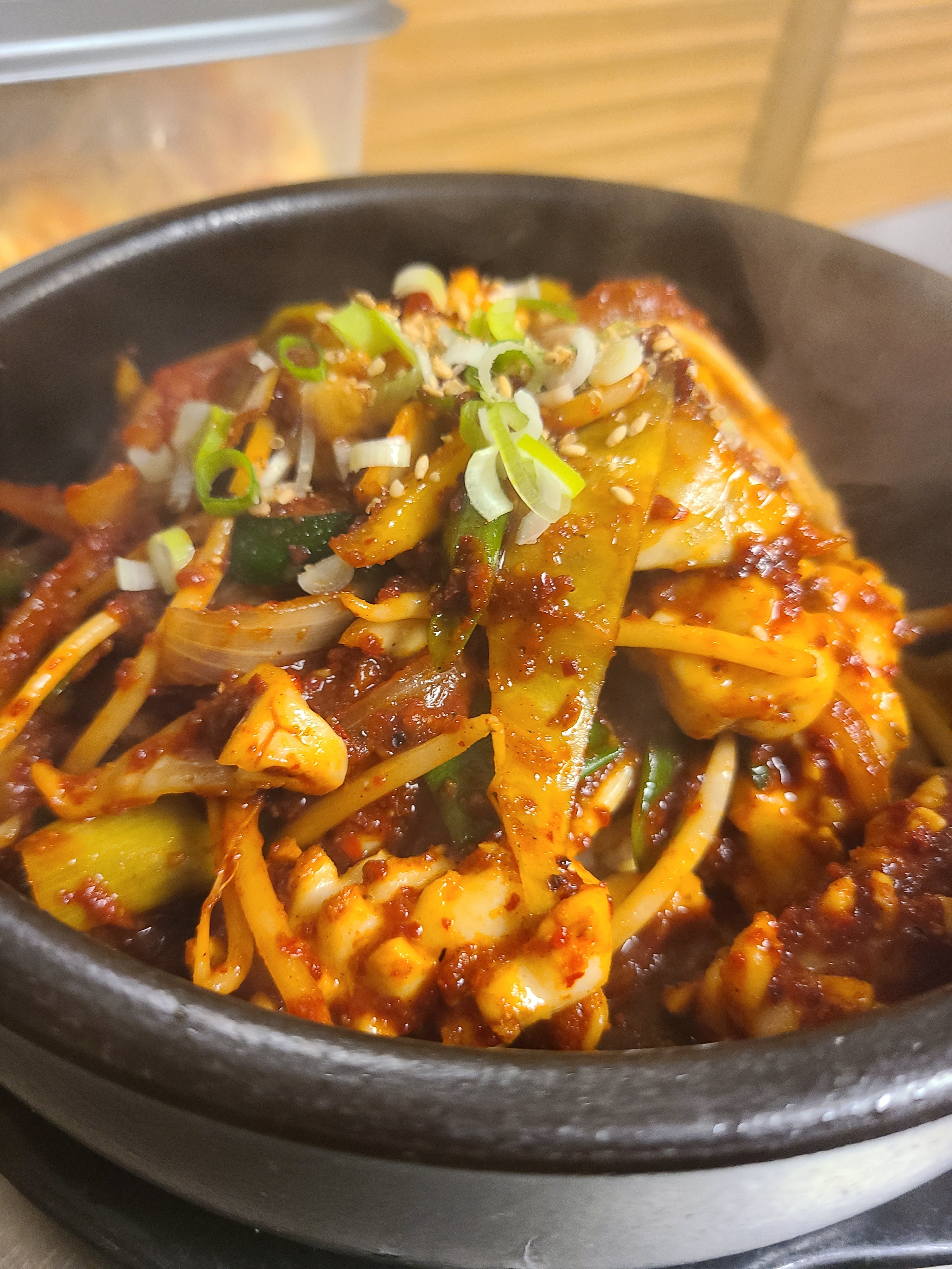 Dolsot Ojingeo Deopbap 돌솥 오징어