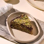Pistachio Cake With Chocolate