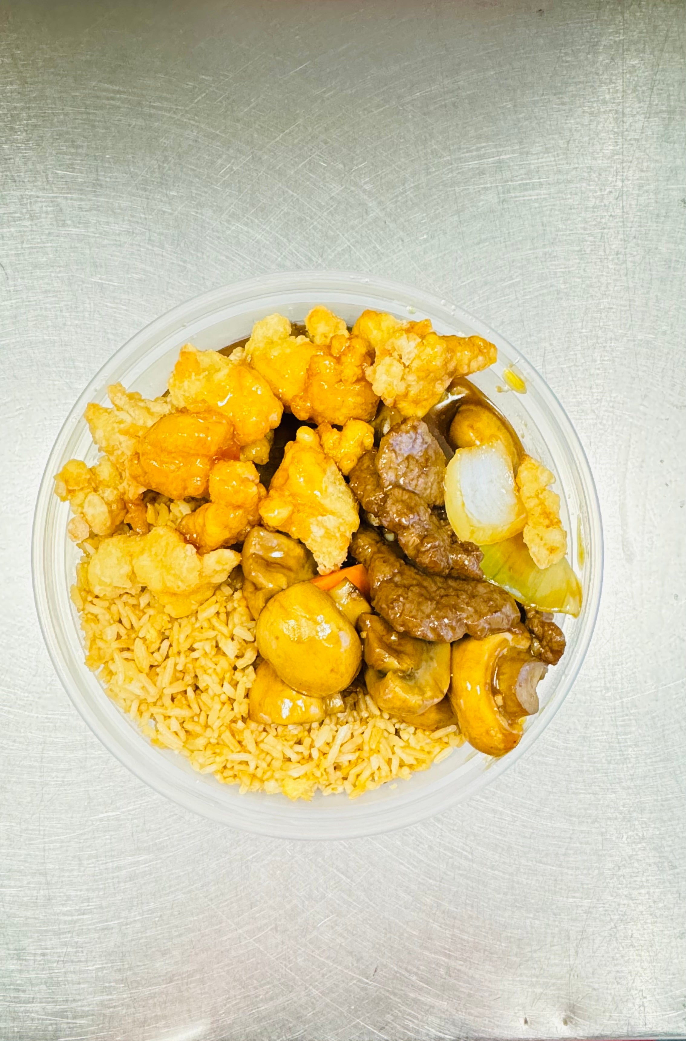 B3 Beef with Mushroom, Sweet and Sour Chicken Hong Kong Style, and Fried Rice毛牛古鸡饭