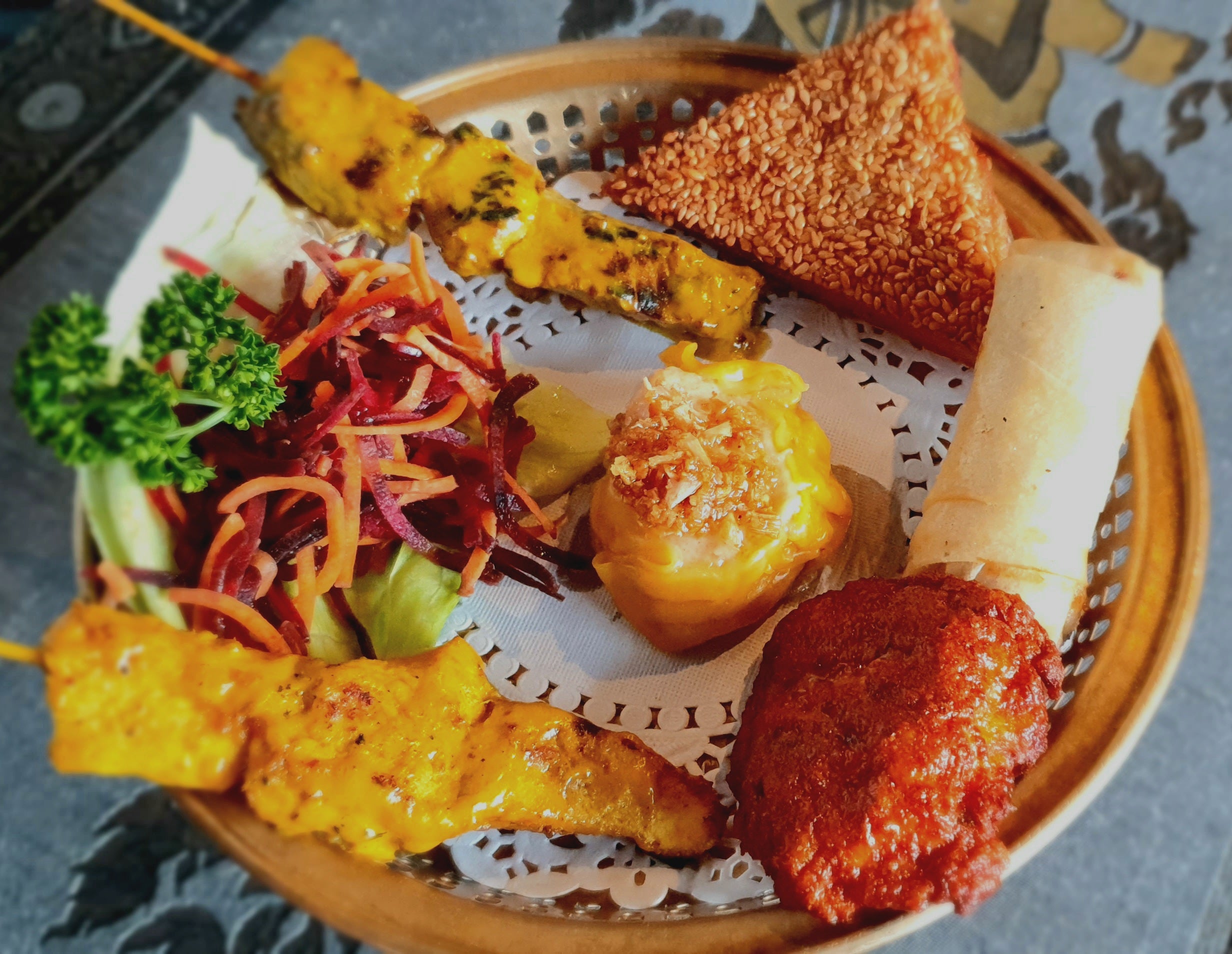 01 Nakhon Thai Platter (Per Person) (Hot) (N)