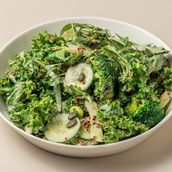 Green Organic Nut-Dressing Salad 