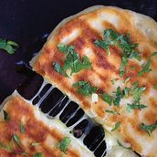 CHEESE NAAN